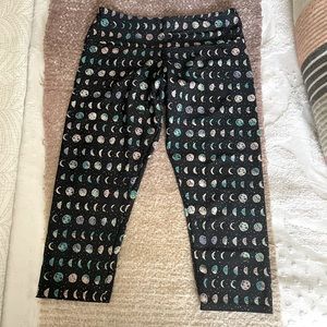 EUC Onzie Flow Capri Leggings
